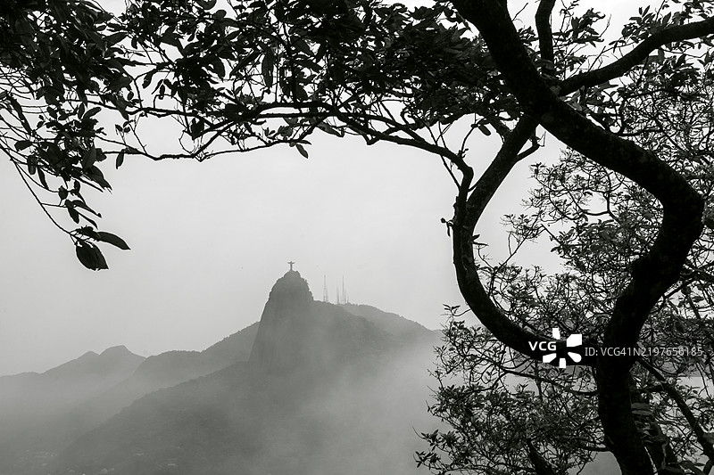 从糖面包山俯瞰里约热内卢的白天景色。巴西，里约热内卢，RJ。图片素材