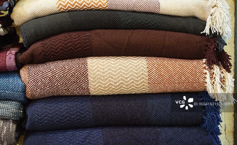 一堆土耳其浴巾，称为Hamam Pestemal的裹身布图片素材
