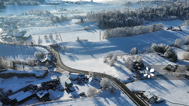 瑞士埃申巴赫的雪覆盖的风景俯视图图片素材