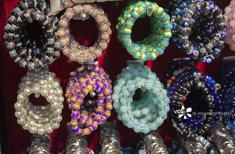 由彩色珠子材料制成的手链图片素材