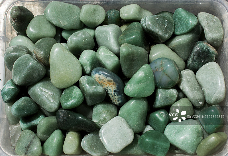 绿玉髓宝石作为天然矿石标本图片素材