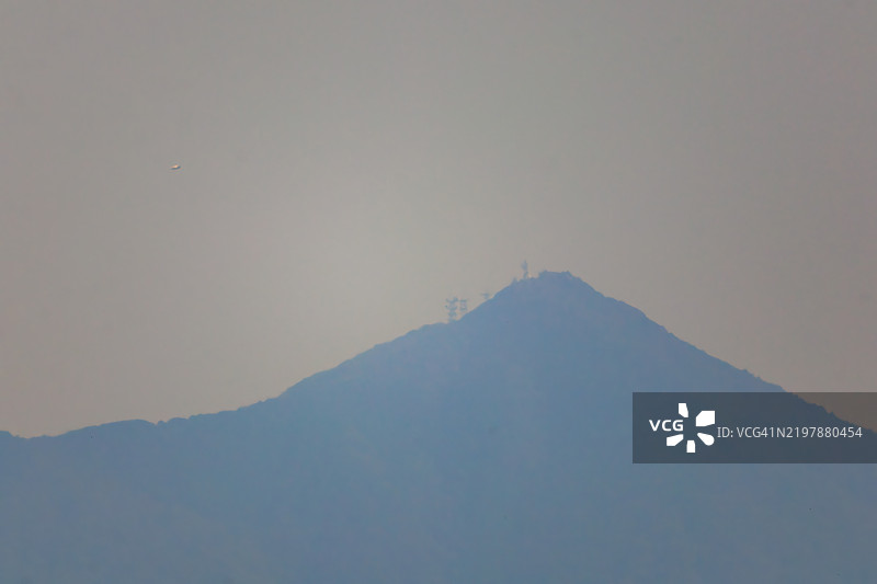 美丽而广阔的芦苇荡。美丽的筑波山。图片素材