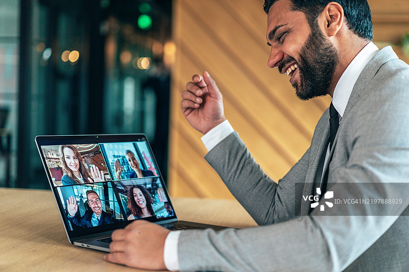 多方参与的虚拟会议图片素材