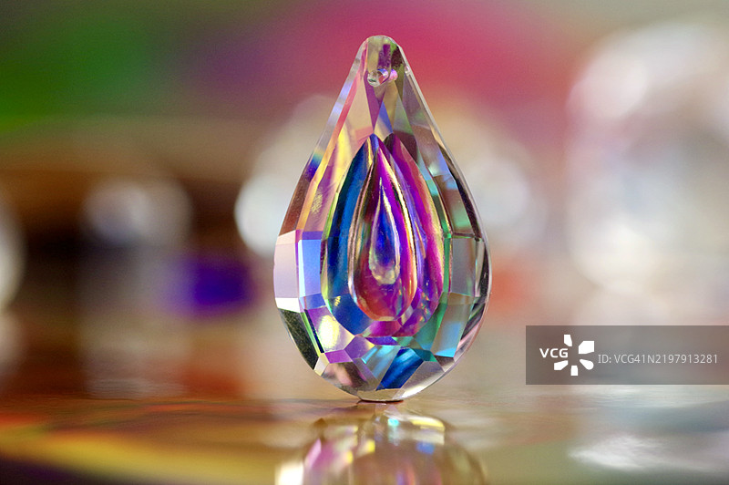 泪滴水晶棱镜图片素材