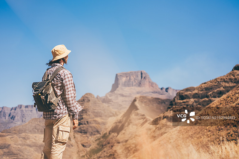 旅行者在南非德拉肯斯堡享受散步。图片素材