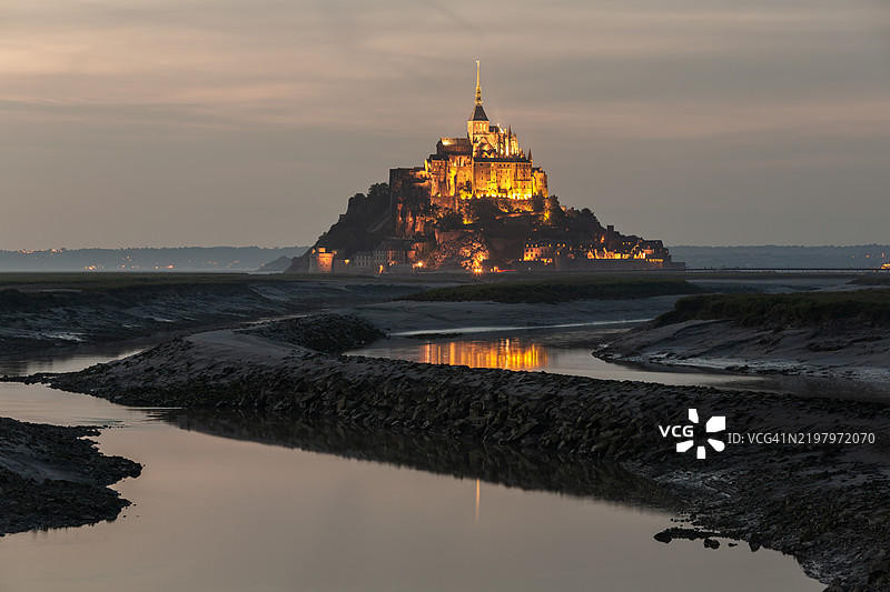 黄昏时分的圣米歇尔山，曼什，诺曼底，法国图片素材