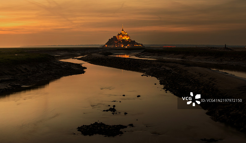 黄昏时分的圣米歇尔山，曼什，诺曼底，法国图片素材