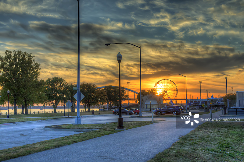 达文波特摩天轮在日落时分图片素材