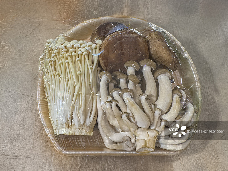 长野县蘑菇组合图片素材