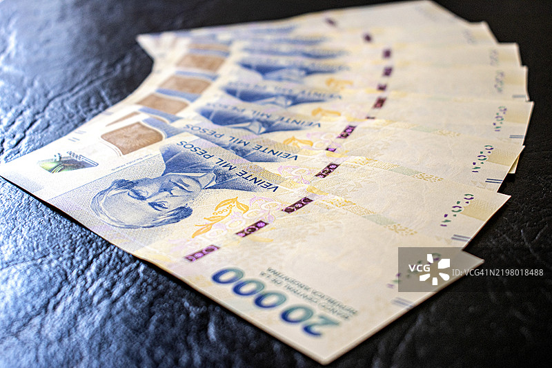 20,000阿根廷比索钞票。阿根廷货币。最大面值的纸币。2024年设计 - 阿根廷比索图片素材