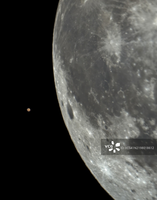 夜空中月亮的特写，纽约州蒙蒂塞洛，美国图片素材