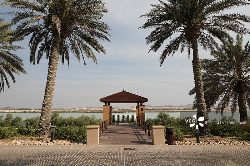 阿布扎比的巴尼亚斯岛图片素材