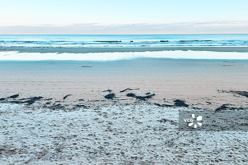 冬季结霜的海滩图片素材