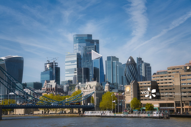现代伦敦建筑与布莱克弗赖尔斯天际线图片素材