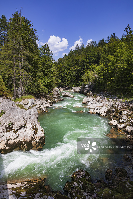 洛费尔附近的萨拉赫河沿岸的特里夫特小径,萨阿拉赫谷,皮茨高,萨尔茨堡省,奥地利,欧洲图片素材