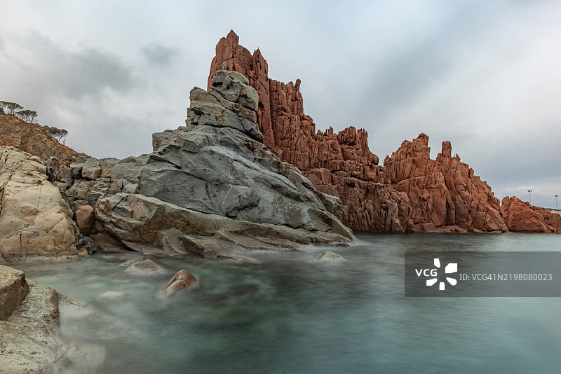 阿尔巴塔克斯的红色岩石，长时间曝光，阿尔巴塔克斯，托尔图利，奥利亚斯特拉，撒丁岛，意大利，欧洲图片素材