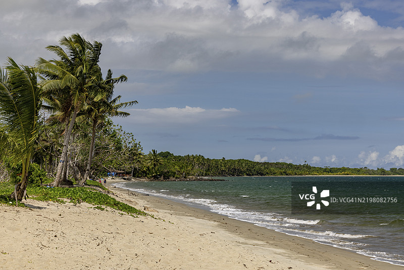 太平洋港村的皇后路沙滩，维提岛，斐济，南太平洋图片素材