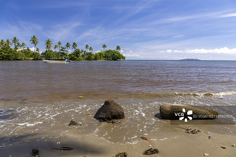 太平洋港村的皇后路沙滩，维提岛，斐济，南太平洋图片素材