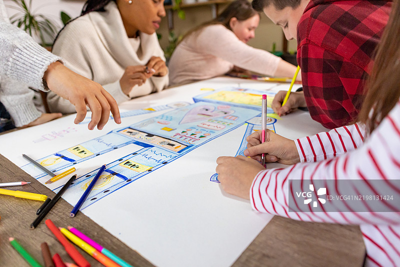 用彩色铅笔画机器人图片素材