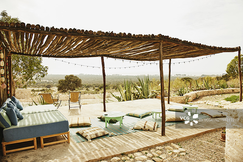 摩洛哥租赁别墅的宽敞户外休息区图片素材