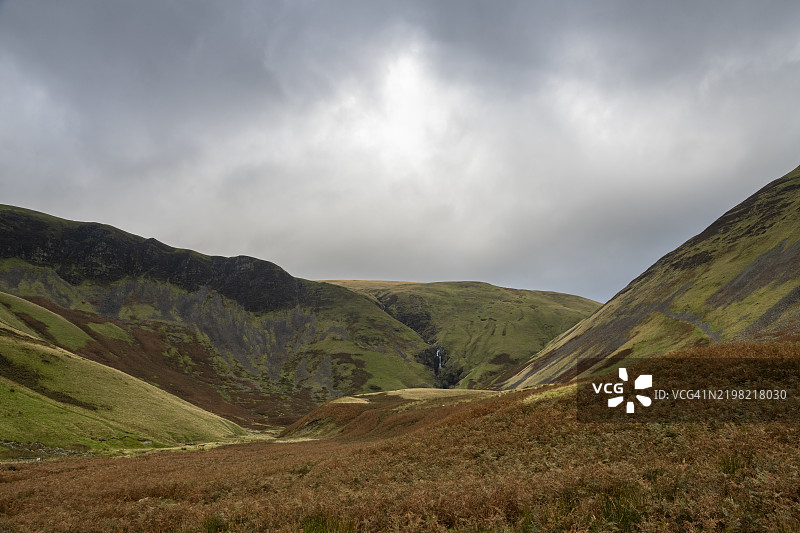 霍吉尔山脉中的考特利喷泉瀑布景观图片素材