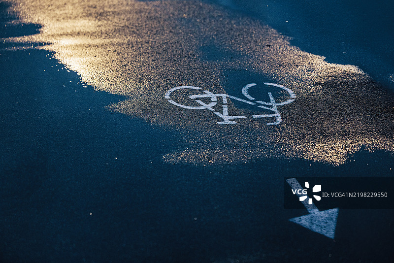 自行车道上的自行车标志图片素材
