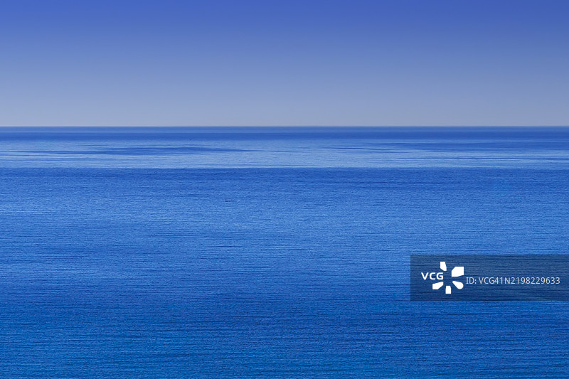 蓝色的海洋和蓝色的天空图片素材