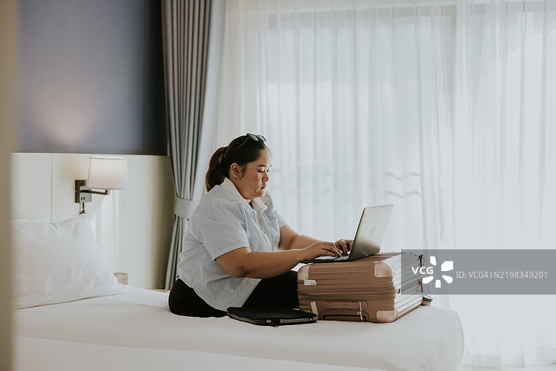 紧急工作，商务旅行。图片素材