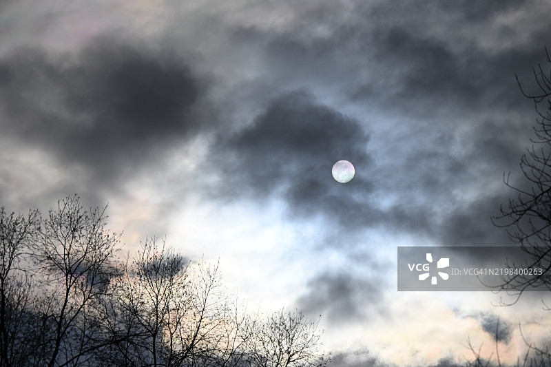 太阳和云彩图片素材