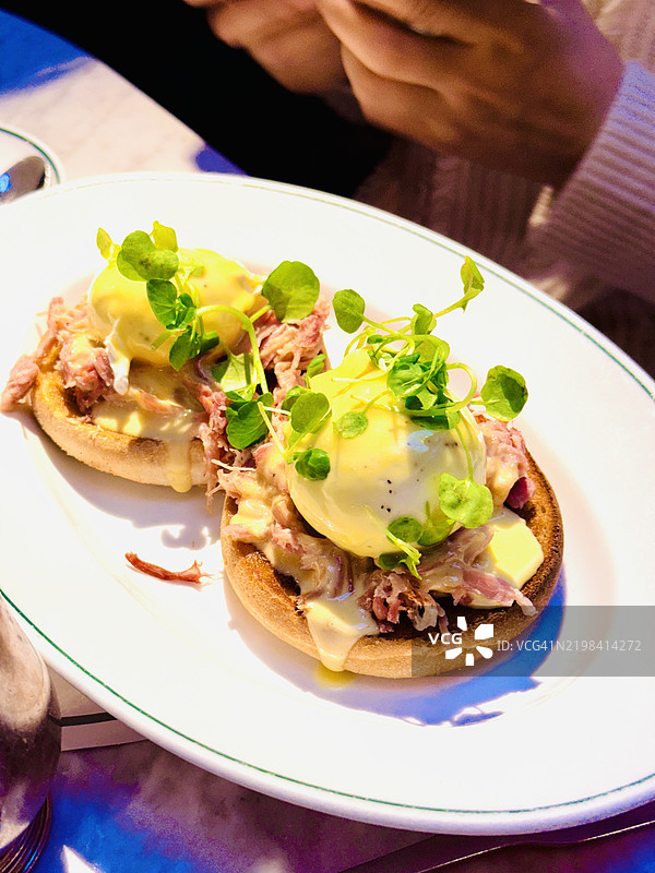 火腿撕肉班尼迪克蛋图片素材