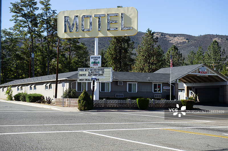 Yreka的汽车旅馆和汽车旅馆招牌图片素材