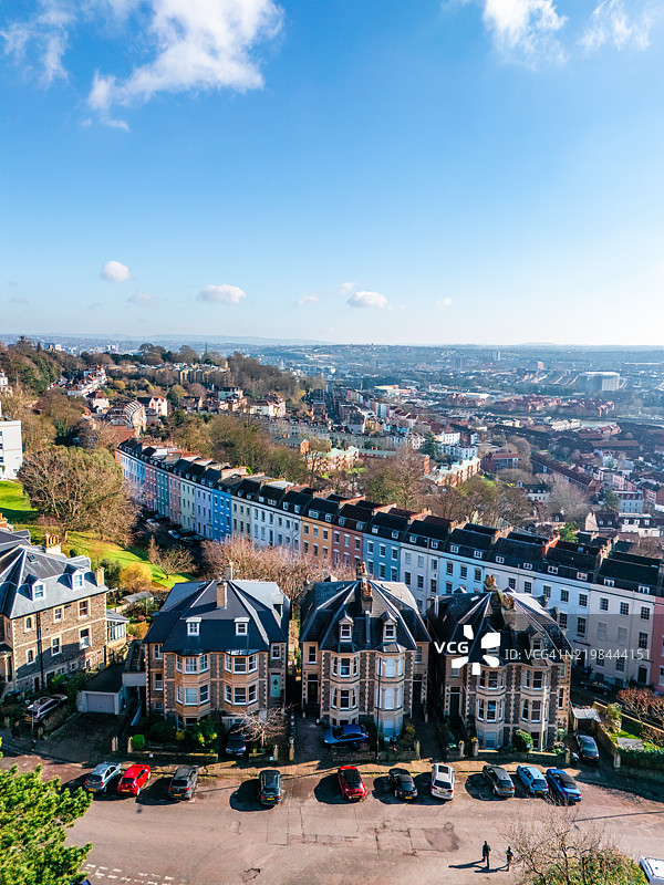 色彩斑斓的排屋俯瞰布里斯托城市景观图片素材
