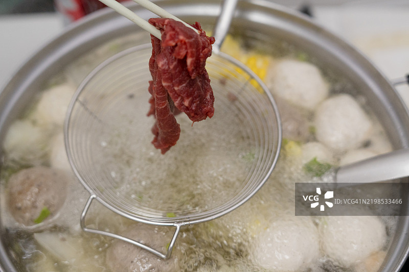 潮汕牛肉火锅；中国菜图片素材