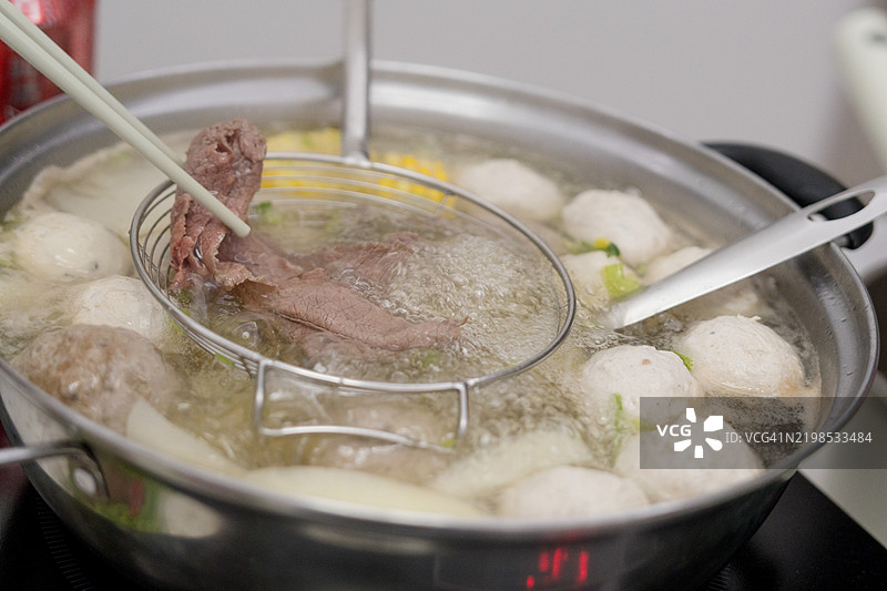 潮汕牛肉火锅；中国菜图片素材