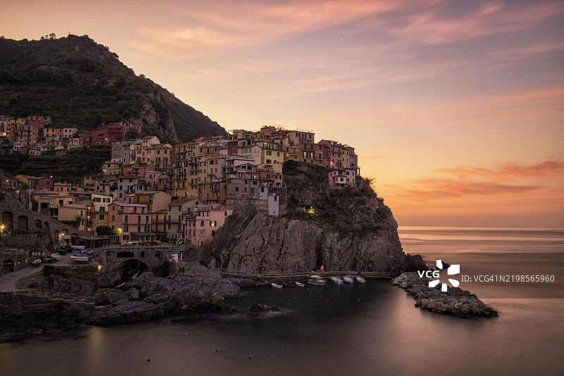 意大利五渔村的马纳罗拉村日出景色图片素材