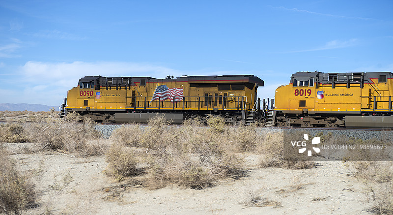在沙尔顿湖附近的沙漠地区训练图片素材