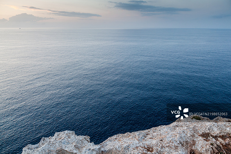 从卡普德卡瓦利亚俯瞰地中海图片素材