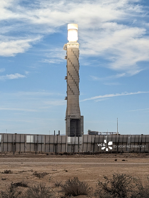 阿沙利姆太阳能塔，位于内盖夫沙漠的特写镜头图片素材