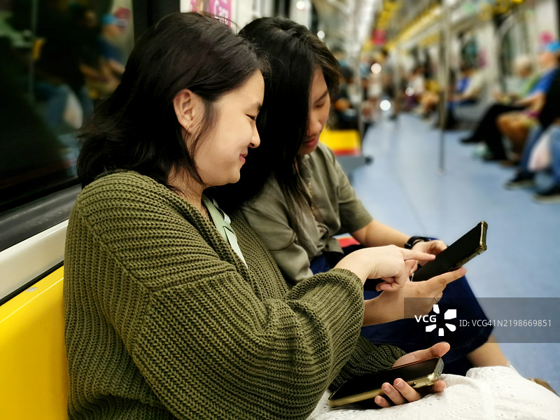 亚洲少女旅行图片素材