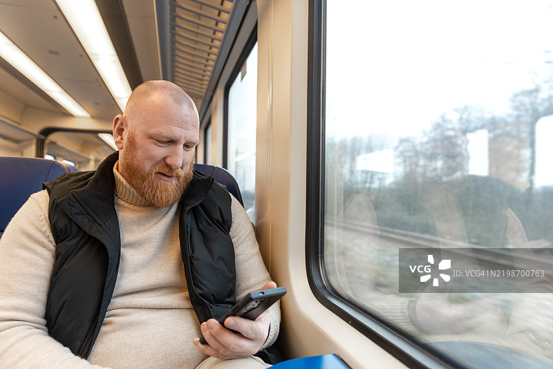 轮椅使用者的在线学习通勤方式图片素材