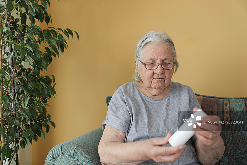 始终关爱自己图片素材