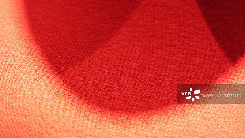 桃色棉布上的红色阴影。图片素材