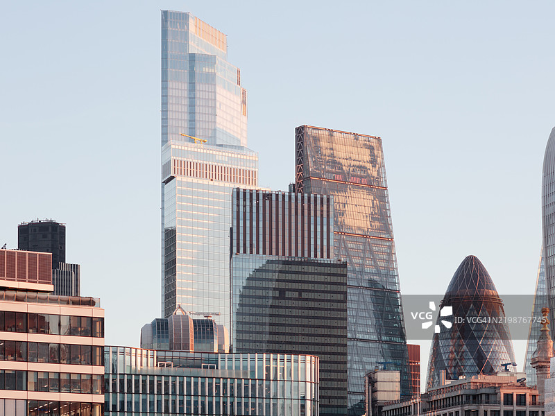 伦敦金融城的摩天大楼在日出时分图片素材