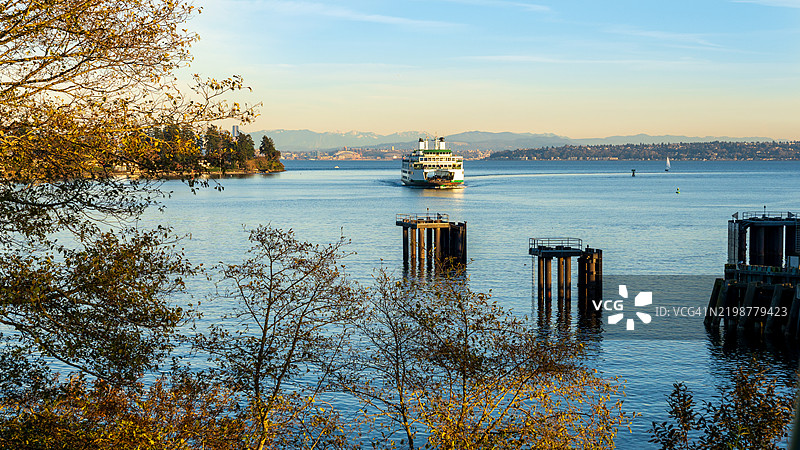 华盛顿州贝恩布里奇岛的海洋与天空的美丽景色图片素材
