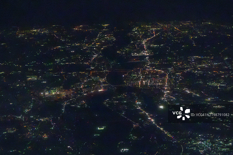 日本神奈川县厚木市、座间市和平塚市的飞机航拍视角图片素材