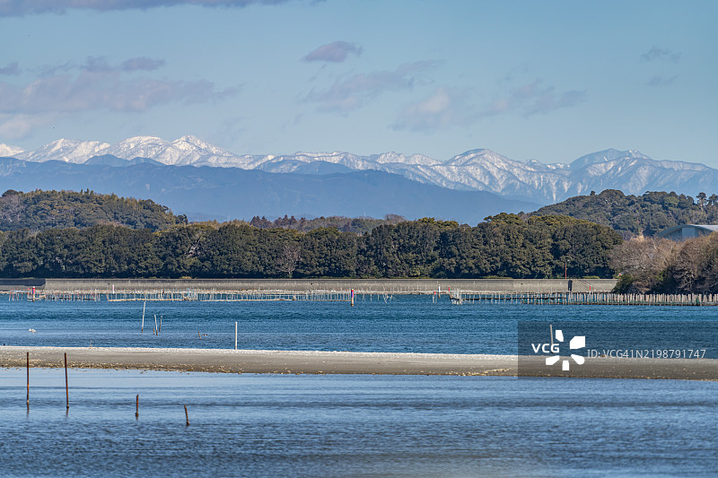 日本滨松市的雪山和浜名湖图片素材