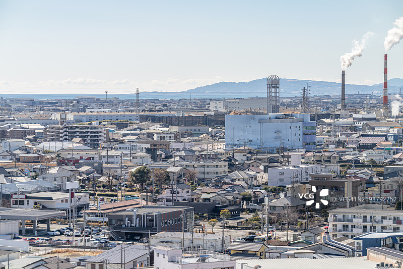日本静冈海边的工业和住宅区图片素材