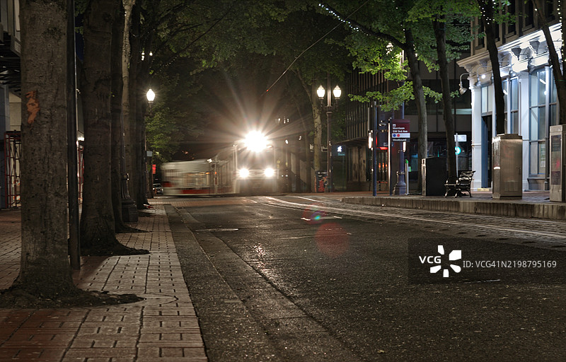 夜间轻轨图片素材