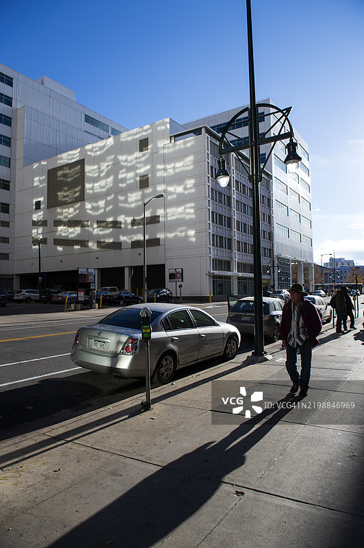 丹佛市中心的人们在行走图片素材