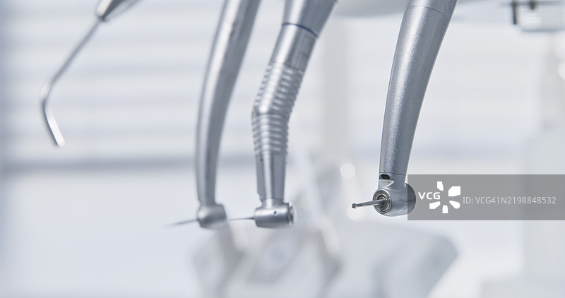 兽医诊所中的先进牙科手术工具图片素材